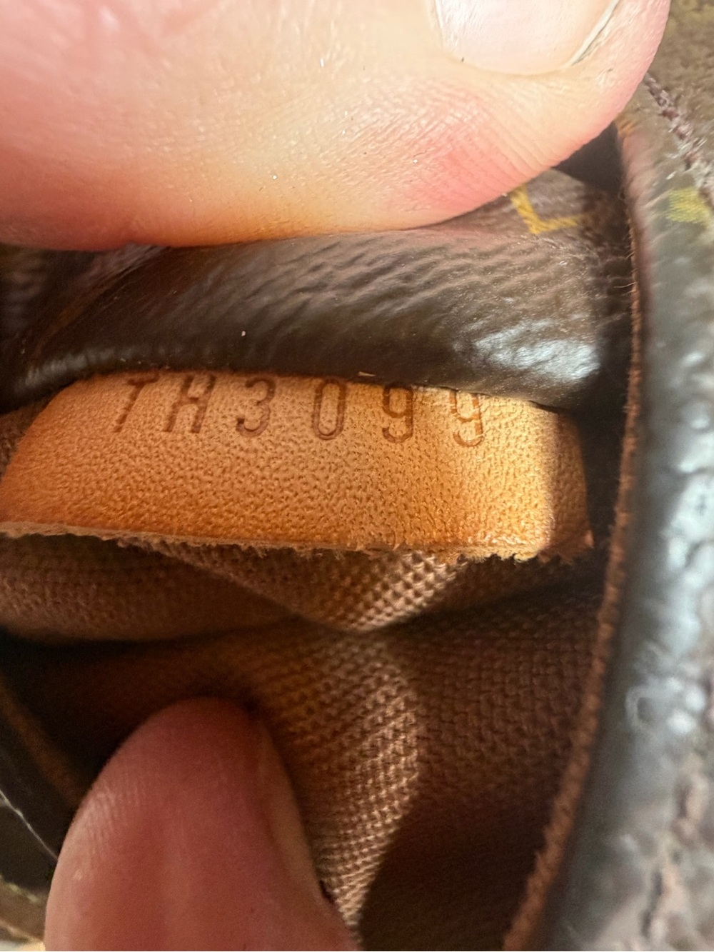Louis Vuitton Totally MM (authentic) - Picture 8 of 8